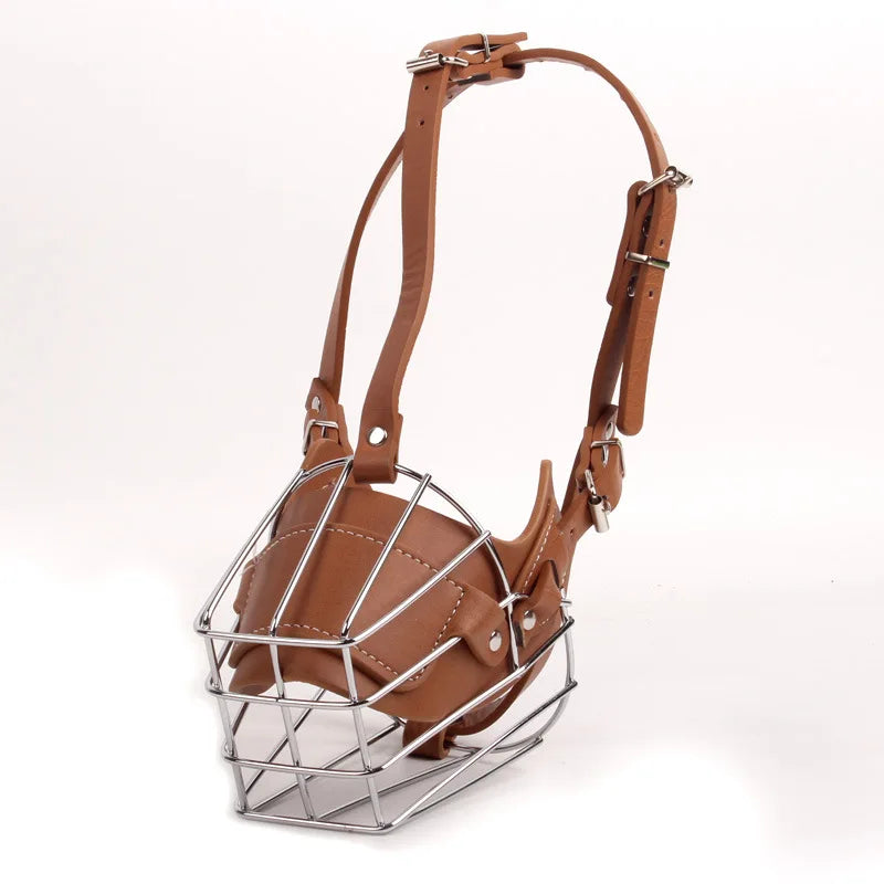 Muselière panier en cuir et métal pour chien de dressage