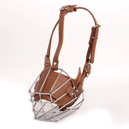 Muselière panier en cuir et métal pour chien de dressage